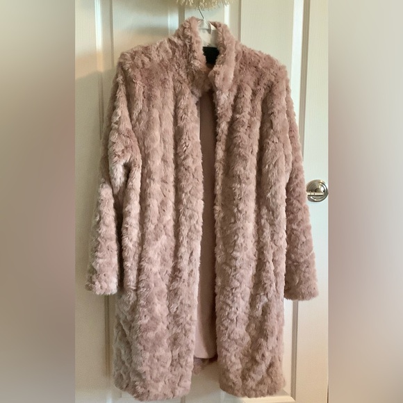 Cabi CONTESSA COAT  XL Pink Faux  Fur Coat  Limited Edition. EUC - Picture 2 of 13